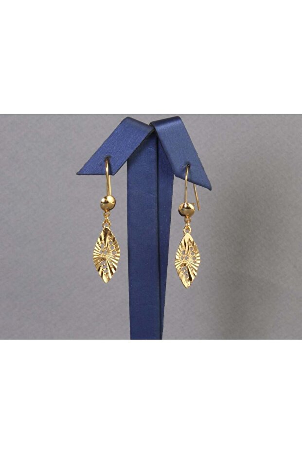 Gold-plated alternative earring with a leaf design, hypoallergenic