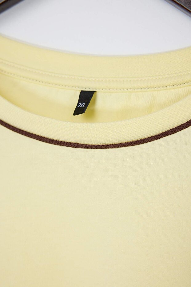 Sarı Bisiklet Yaka Biye Detaylı Basic Büyük Beden T-shirt TBBSS25BF00050 - 8
