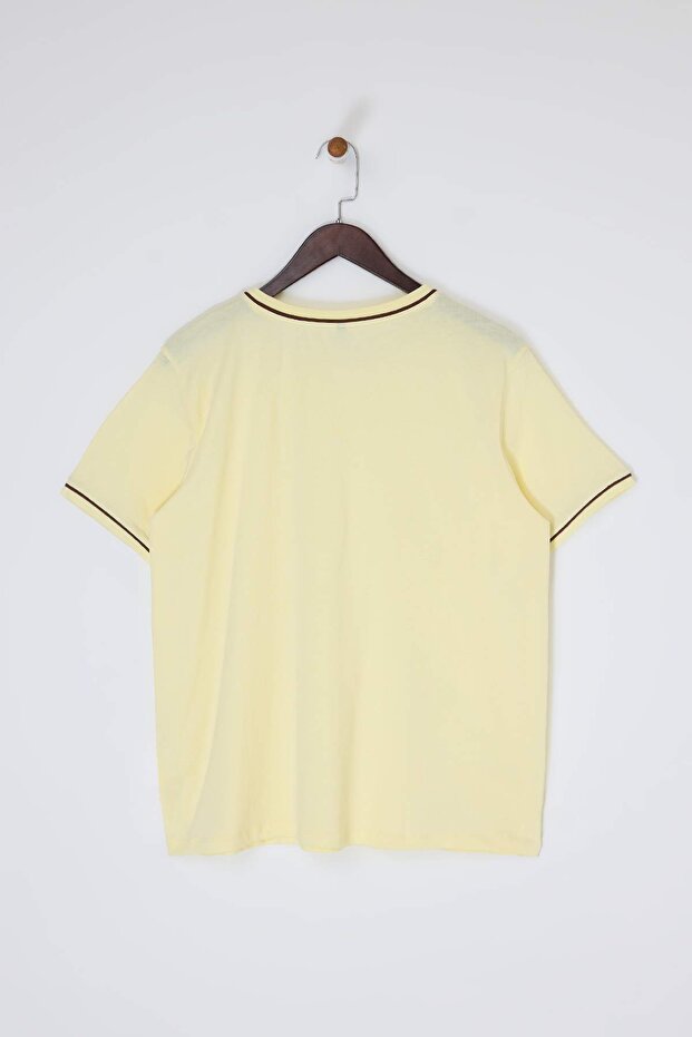 Sarı Bisiklet Yaka Biye Detaylı Basic Büyük Beden T-shirt TBBSS25BF00050 - 7