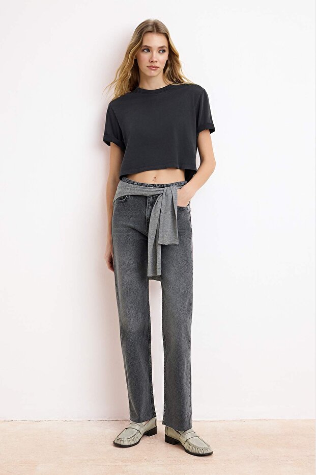 Siyah Kesik Paça Yüksek Bel Az Esnek Straight Düz Kesim Jeans TWOSS26JE00094 - 2
