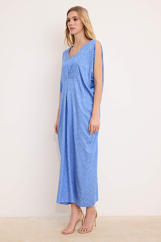 Nasiba Hafiz x Trendyol Collection Mavi Dokuma Jakar Desen Dokulu Elbise Jile TCTSS26EB00060 - 3