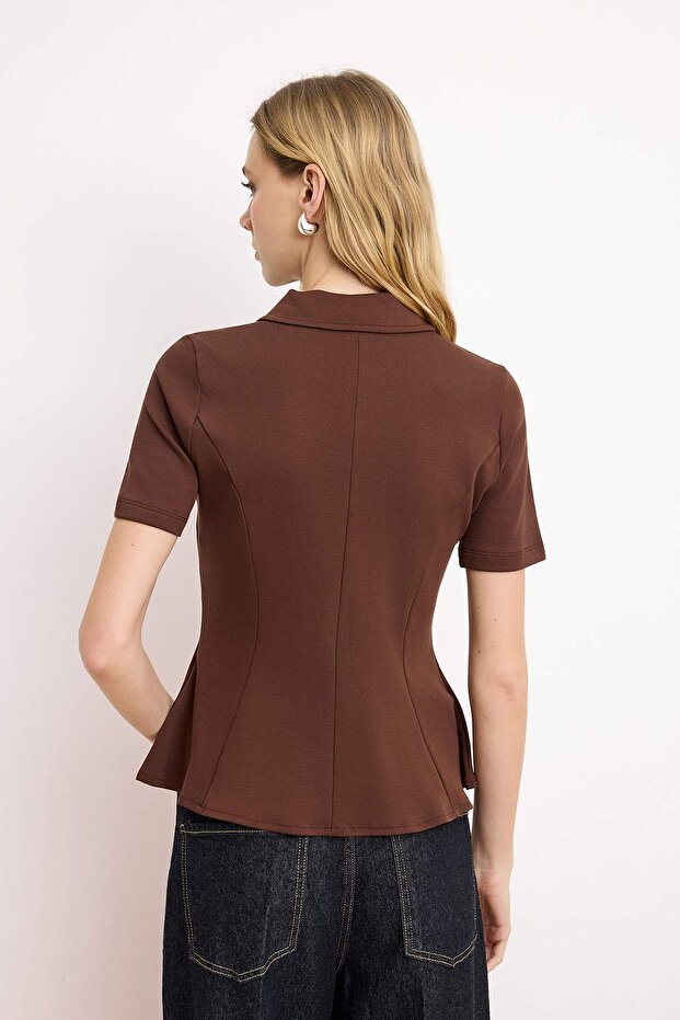 Koyu Kahverengi Peplum Polo Yaka Yarım Pat Fermuar Kısa Kol İnterlok Örme Bluz TWOSS26BZ00064 - 4