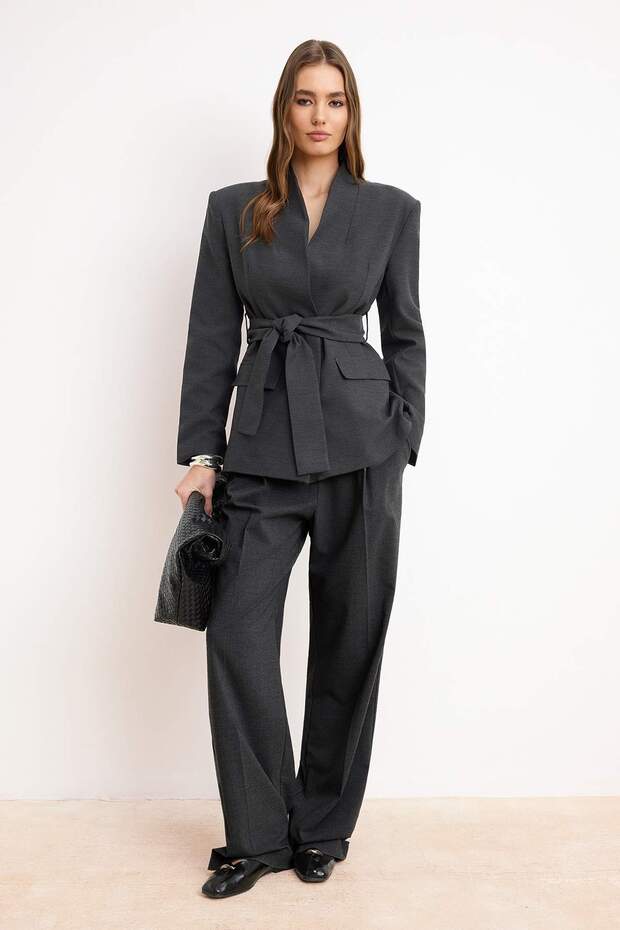 Trendyolmilla Wardrobe Essentials – Antrasit Kuşaklı Kruvaze Blazer Kumaş Ceket TWOSS26BC00004 - 2