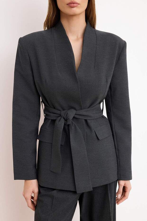 Trendyolmilla Wardrobe Essentials – Antrasit Kuşaklı Kruvaze Blazer Kumaş Ceket TWOSS26BC00004 - 3