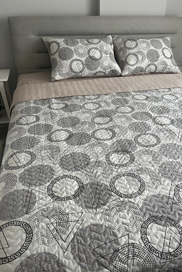 طقم مفرش سرير مبطن بحجم كينغ - شكل - 3