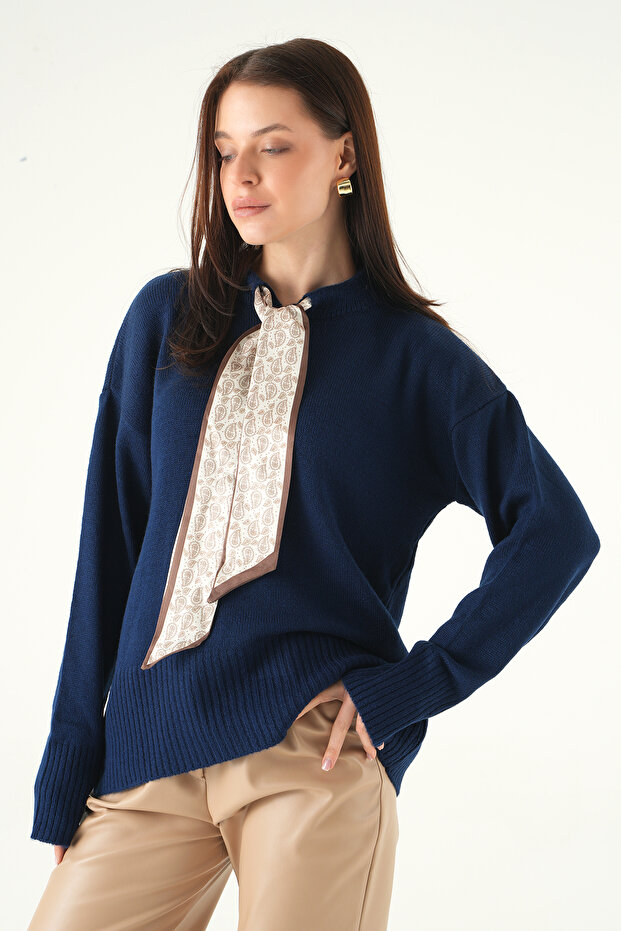 2465 Pulover cu detaliu eșarfă Laci - 2