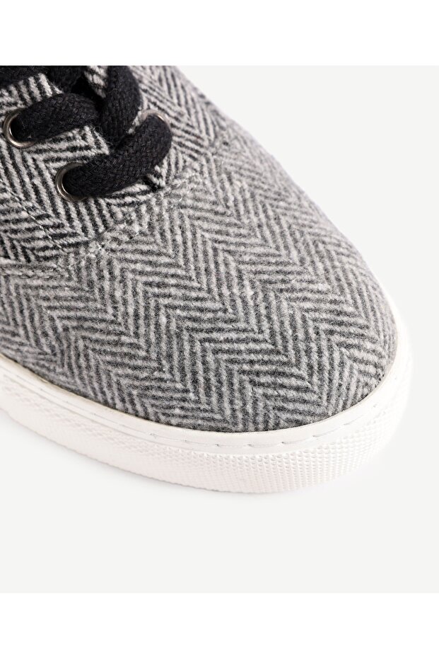 أحذية رياضية من القماش بنقشة مربعة - 3