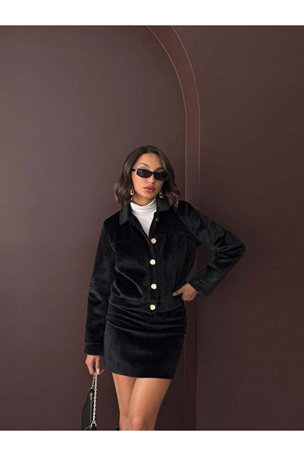 معطف قصير من القطيفة بأزرار باللون الأسود - 2