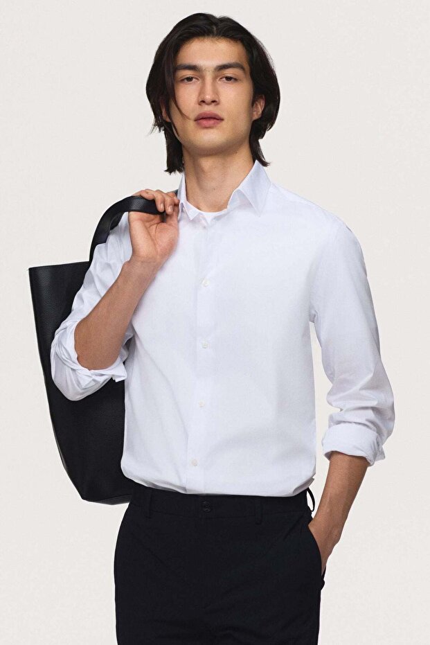 قميص مطاطي بقصّة Slim Fit
