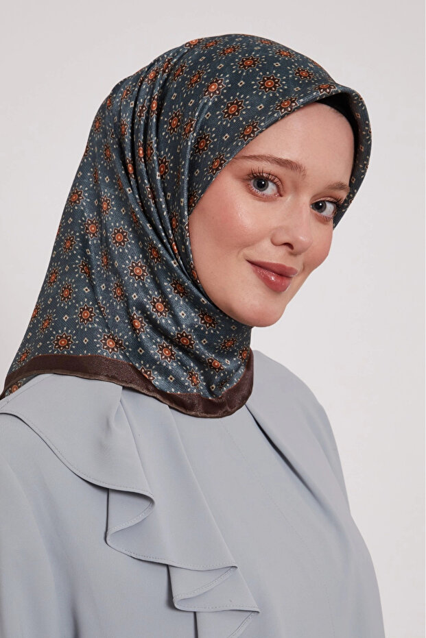 وشاح كريستال D2 باللون الأخضر البترولي