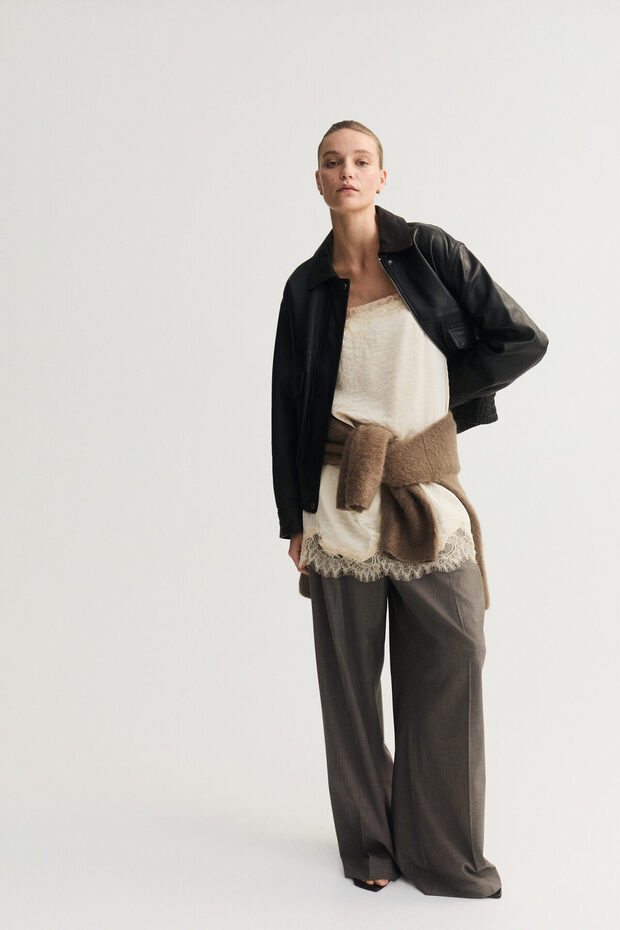 Dantel Şeritli ve Askılı Elbise - 1