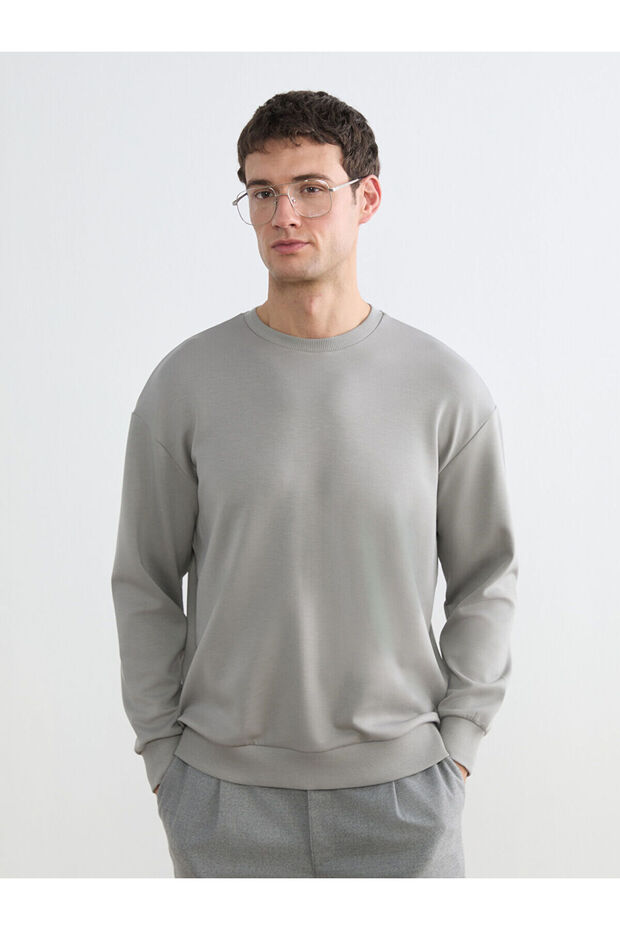 Trendlucky Men's Sweatshirt with Oval Collar and Contrast