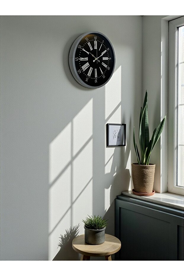 ساعة حائط رمادية مزخرفة مقاس 36 سم - 2