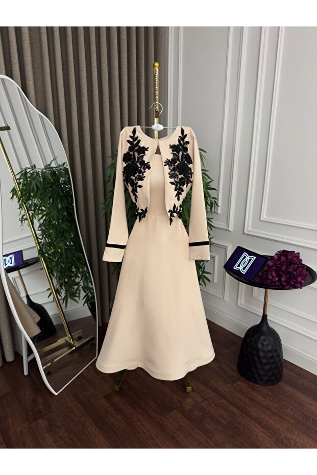 فستان اوف وايت - 3