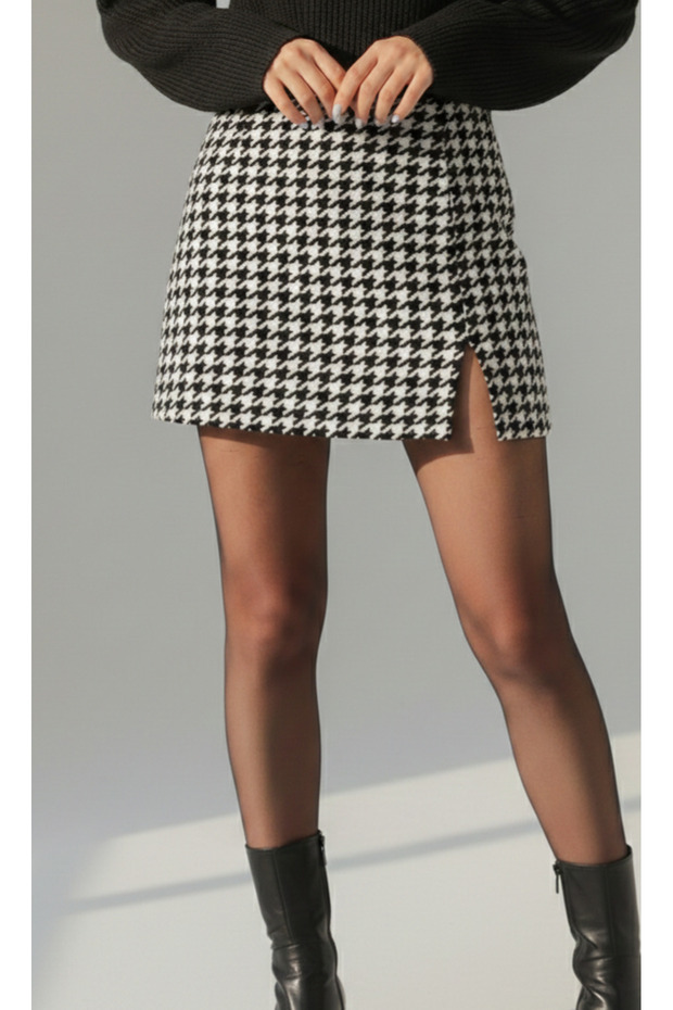 Women's houndstooth mini skirt