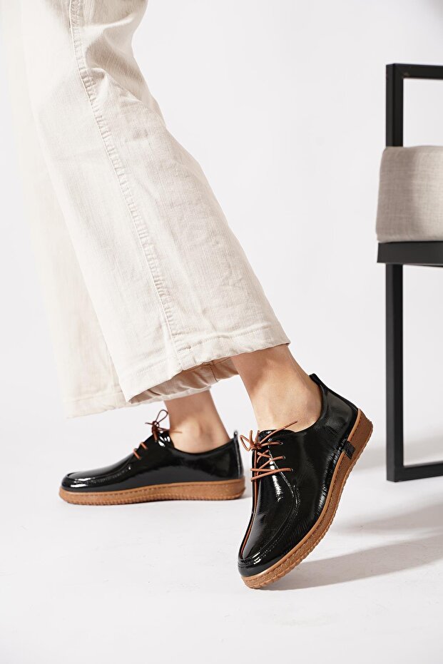 Black patent leather women's genuine leather shoes with elastic band