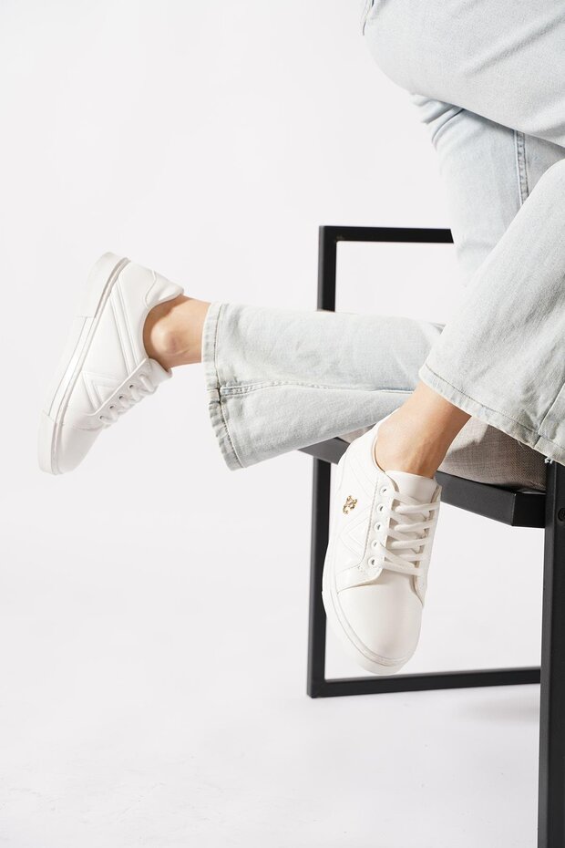 Tutes Side Embroidery Patterned Women's Sports Shoes White Skin