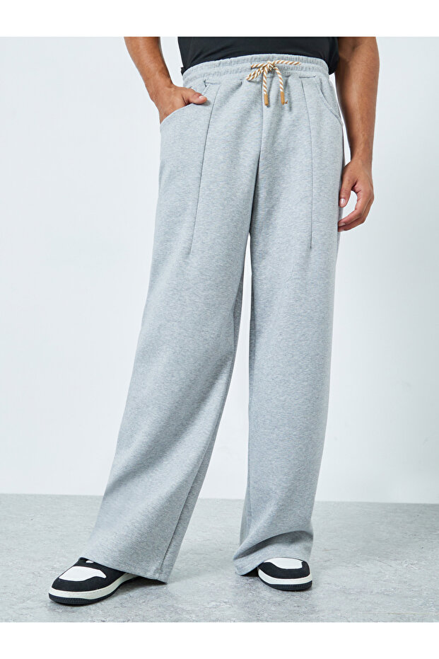 Men Wide Leg Joggers with Back Pocket Detail