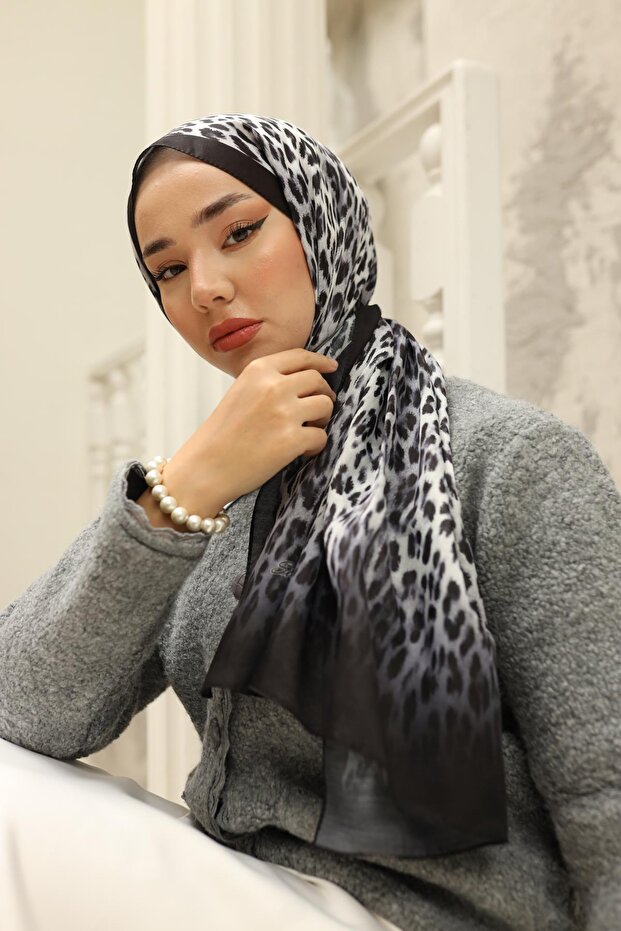 شال ناعم منقوش 70017-02