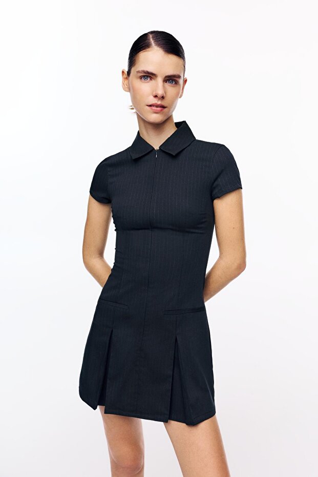 Kısa pilili elbise - 1