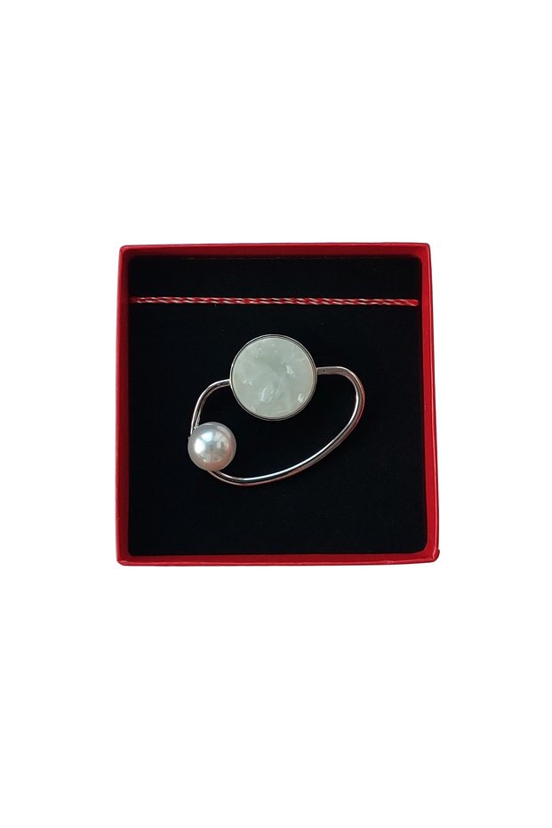Brosa martisor eleganta, Abstract Pearl