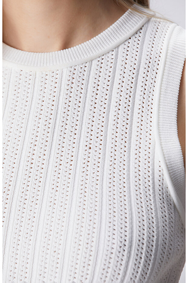 Kırık Beyaz Kolsuz Basic Triko Kazak - 6