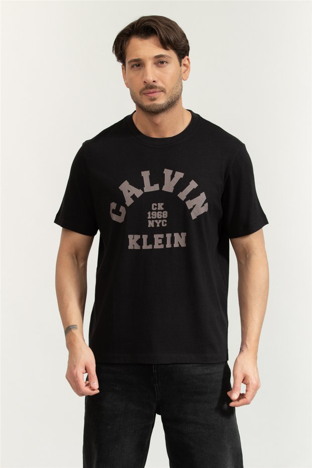 Ss 20S Ln Calvin College Graphic Men's Crew Neck T-Shirt Black