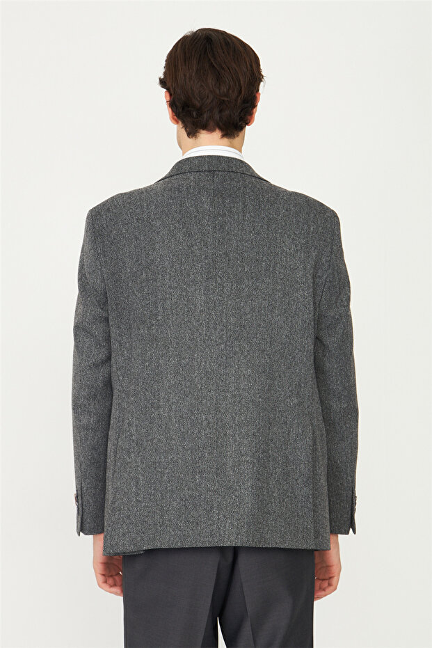 سترة بليزر منقوشة باللون الرمادي بنمط جلد السمك - 4