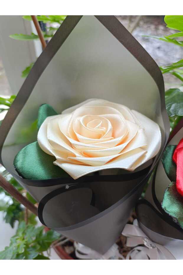 BEIGE ROSE MINI-BOUQET