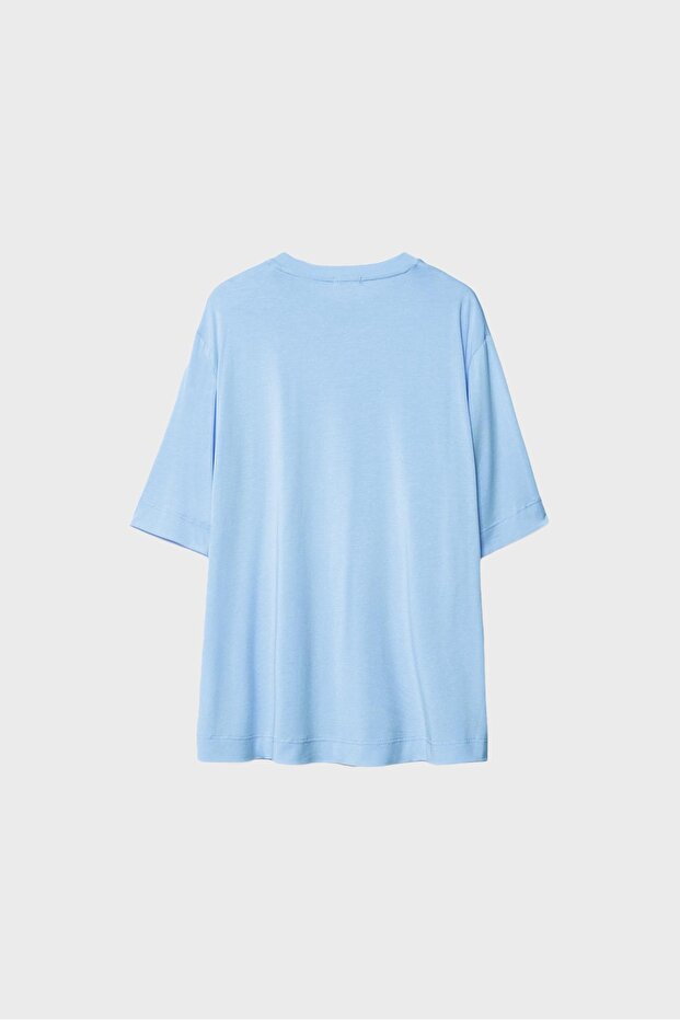 بلوزة ناعمة الملمس ذات رقبة عالية كبيرة الحجم - 7