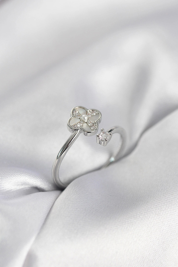 خاتم نسائي من الفضة طراز Rk Zircon Stone Clover