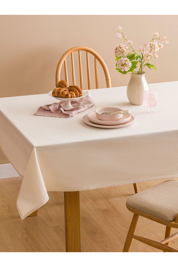 مفرش طاولة YK PLUS FARKIYLA الأساسي مقاس 150x220 سم