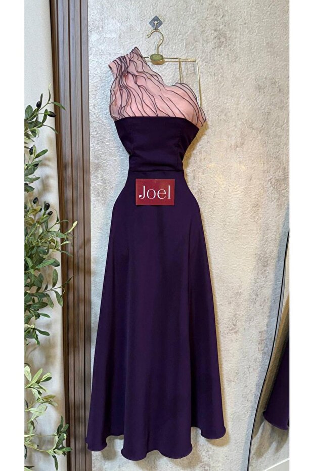Isadora's dress
