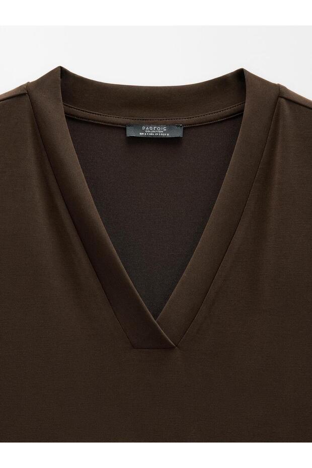 Kadın V-Yaka Basic T-shirt - 6