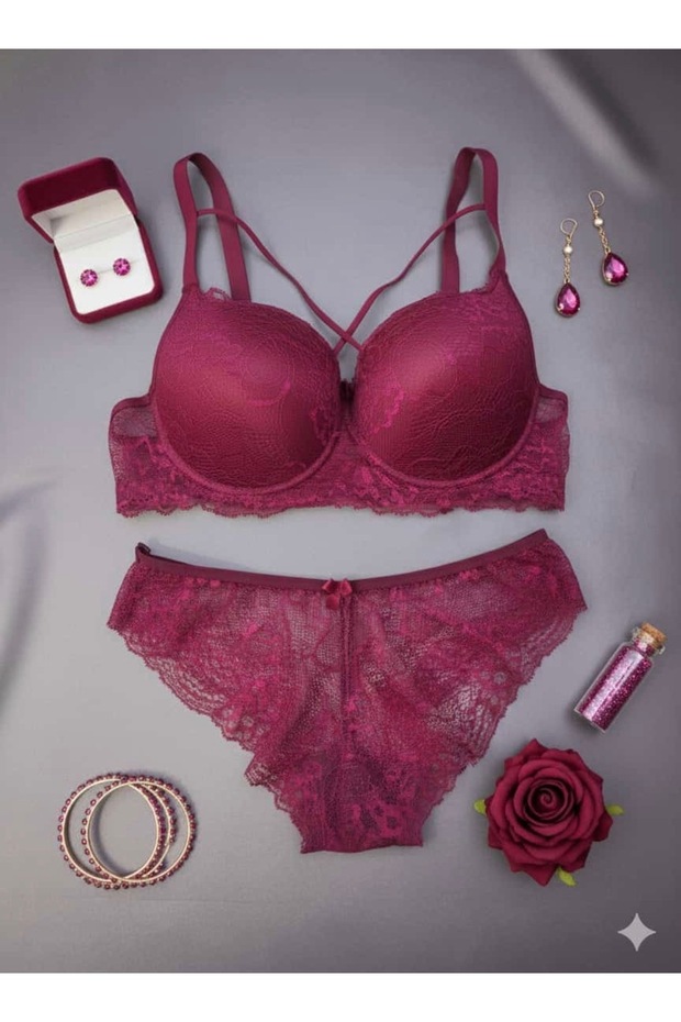 طقم حمالة صدر مبطنة من الدانتيل موديل كيلوت - 1