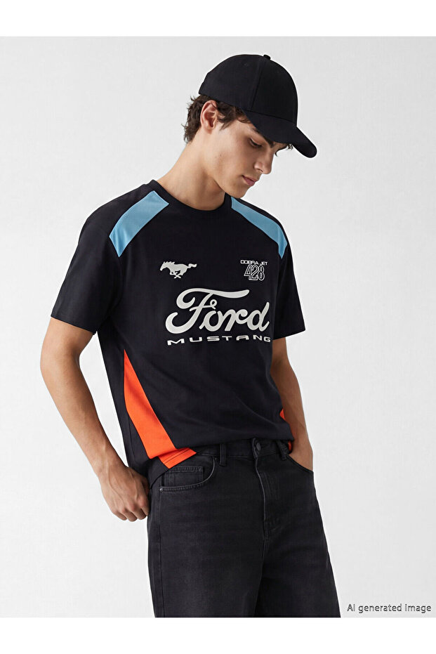 تي شيرت رجالي من TRENDLUCKY ذو ياقة بيضاوية مطبوع عليه Ford
