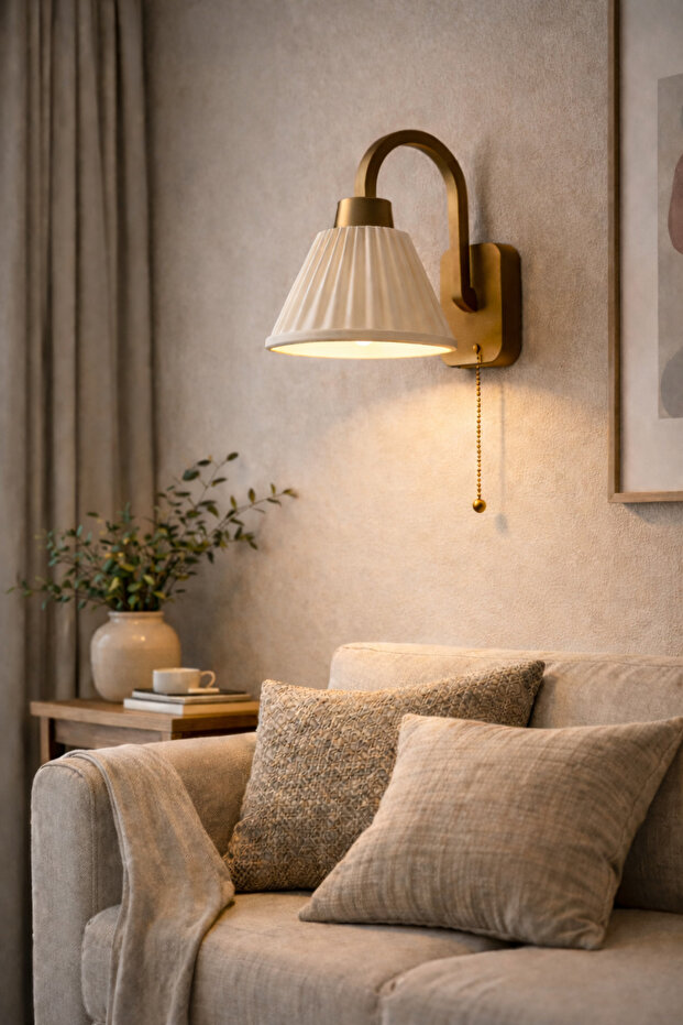 Modern Decorative Wall Sconce with Bronze Look and Chain Switch, E27 Compatible, Minimal Design