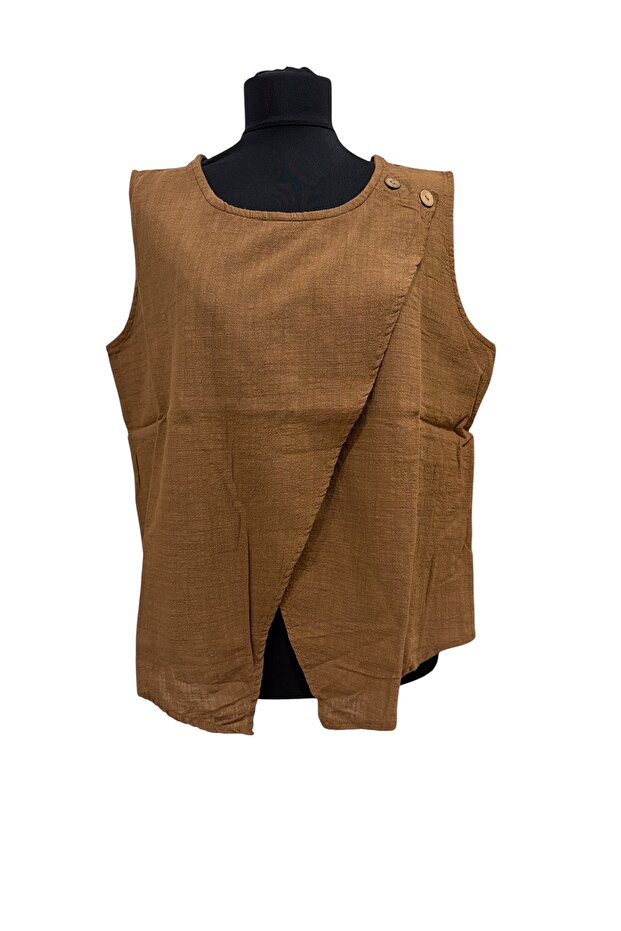 Asymmetric Cut Wooden Button Detail Bluz