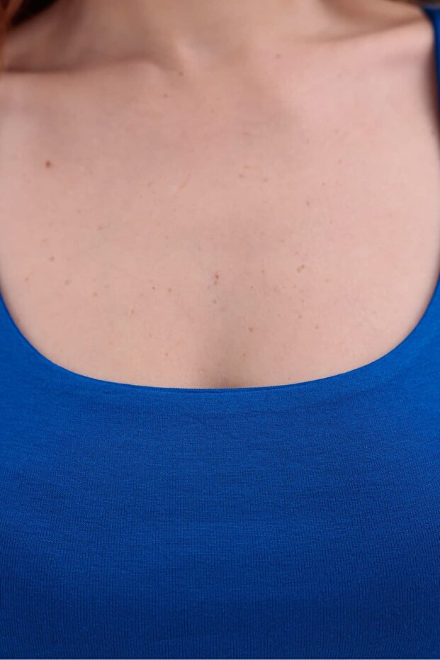 بلوزة رياضية مرنة ذات ياقة مربعة HKN34 - 3