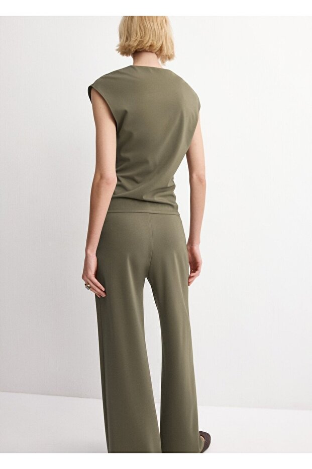 Büzgü detaylı tişört - 4