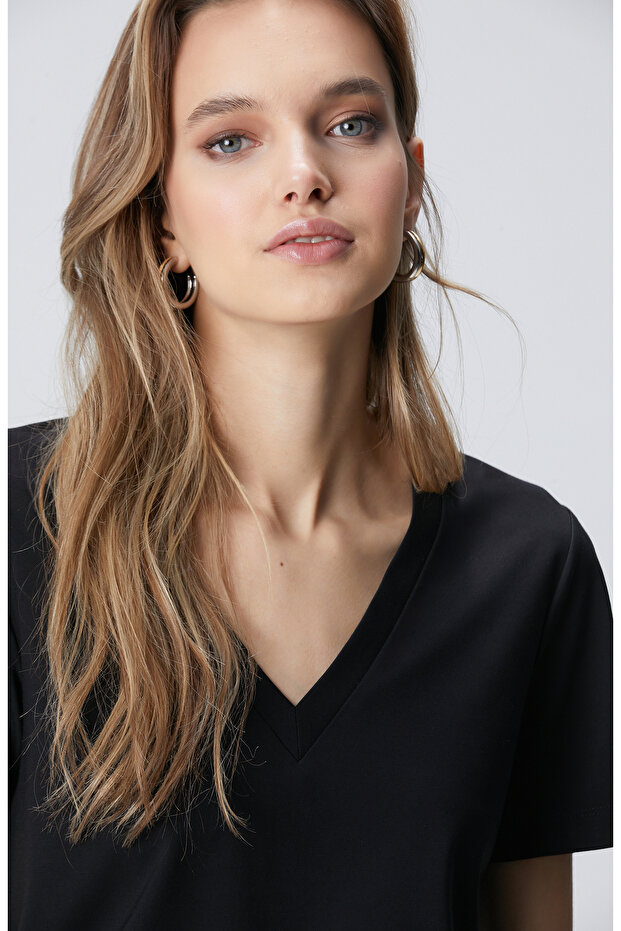 Siyah V Yaka Basic T-shirt - 2