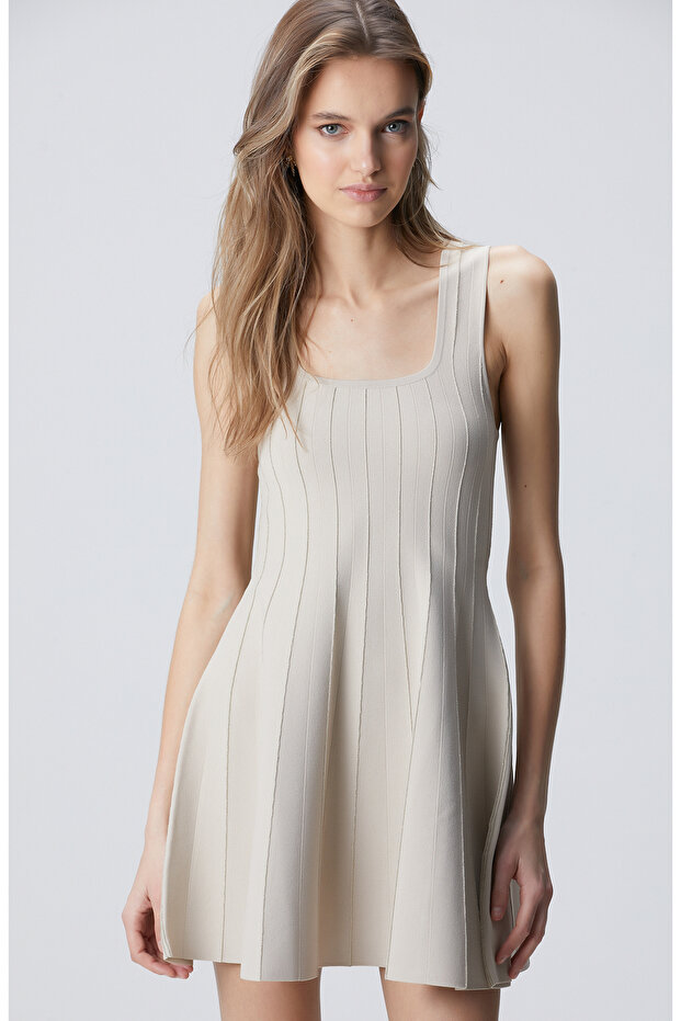 Bej Volanlı Mini Triko Elbise - 3