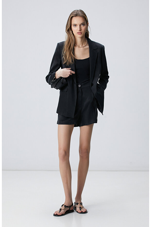 Siyah Pile Detaylı Cupro Şort - 1