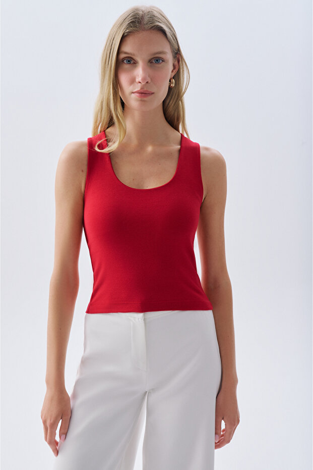 Women's Red Fitted U-Neck Sleeveless Blouse