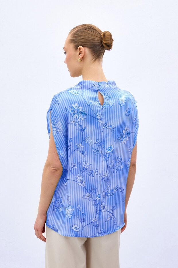 بلوزة منقوشة بأكمام قصيرة - أزرق - 5