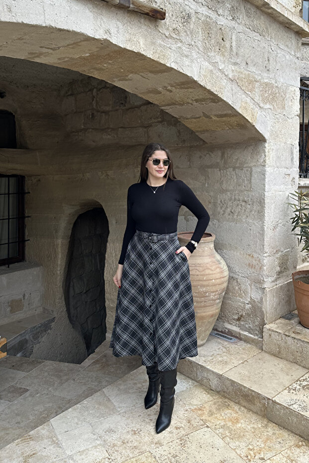 تنورة منقوشة بأزرار وحزام - 4