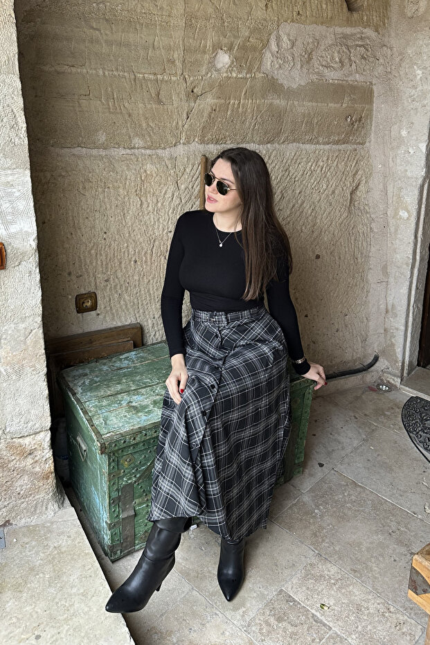 تنورة منقوشة بأزرار وحزام - 7