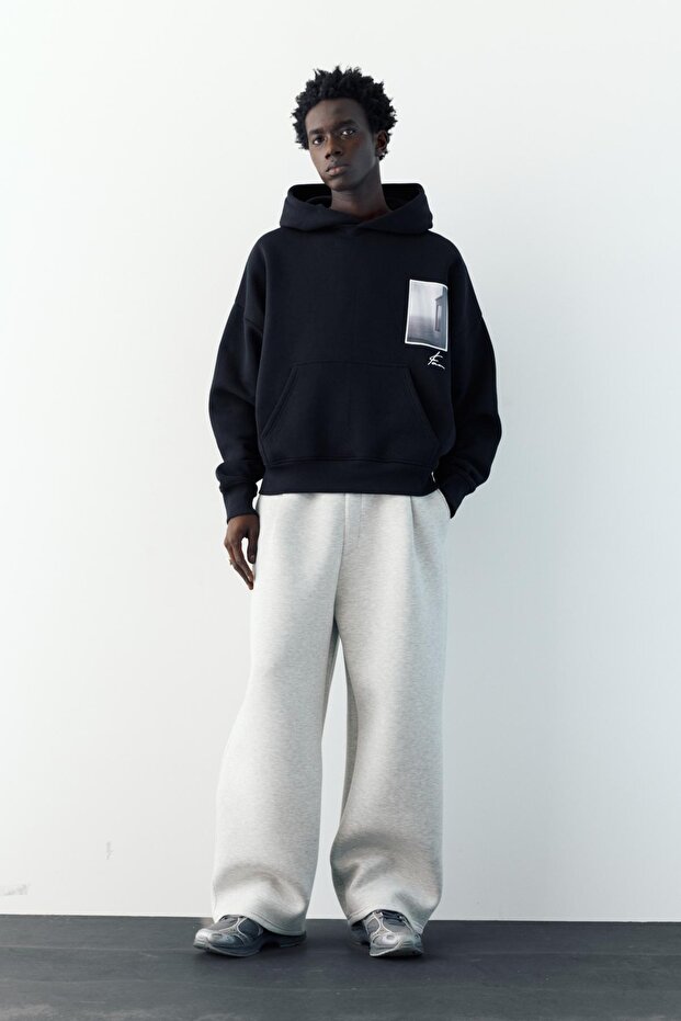 Kapüşonlu grafik sweatshirt - 1