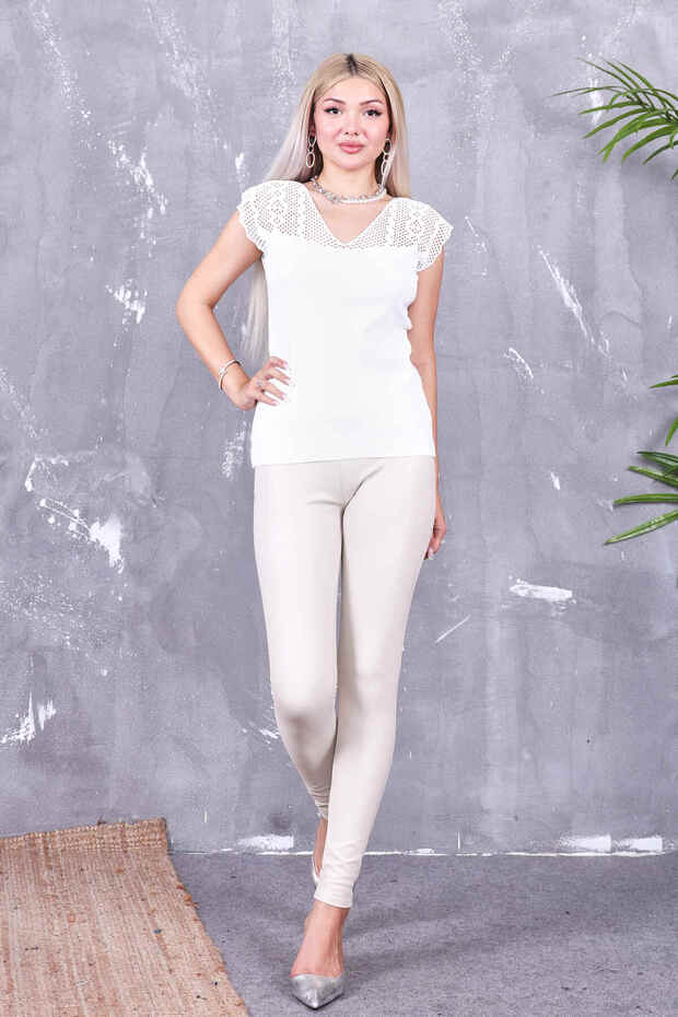 V-Neck Lycra T-Shirt with Openwork Shoulders - 4