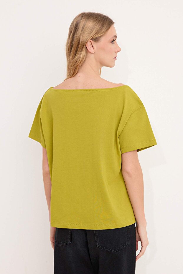 Yağ Yeşili %100 Pamuk Oversize/Geniş Kalıp Kayık Yaka Örme T-Shirt TWOSS20TS0140 - 5